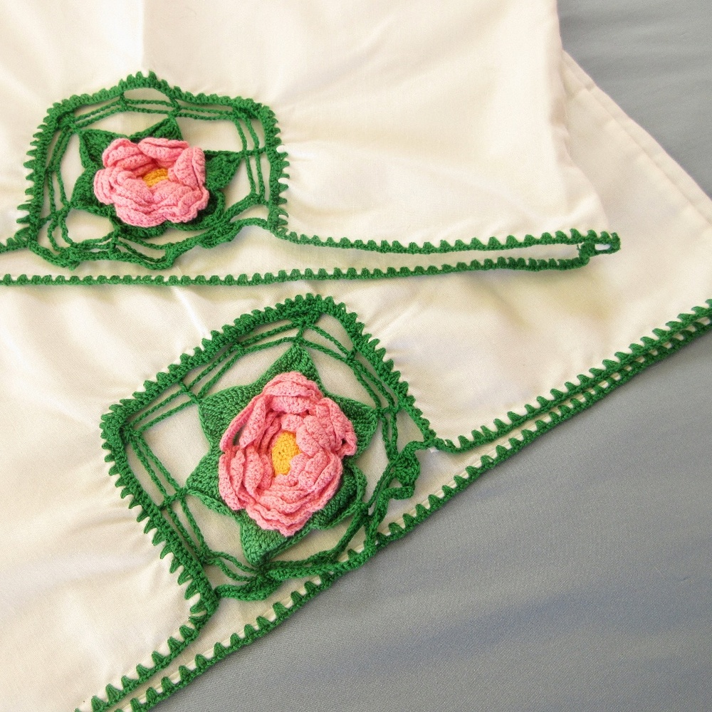 VTG 50's 60's Pair / Set Pillowcases with Irish Crochet Detail